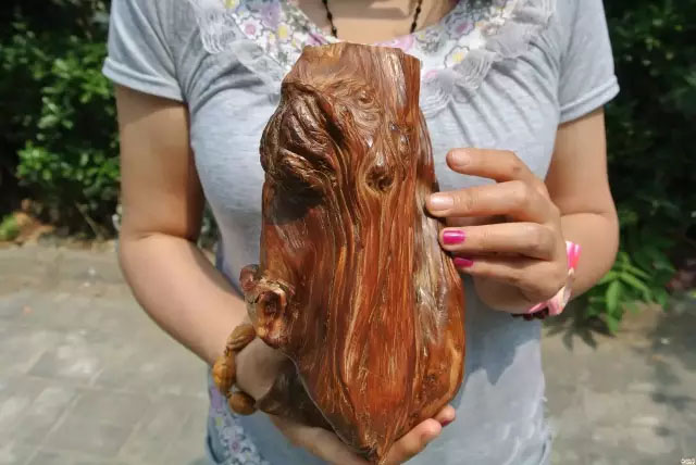 崖柏随形摆件