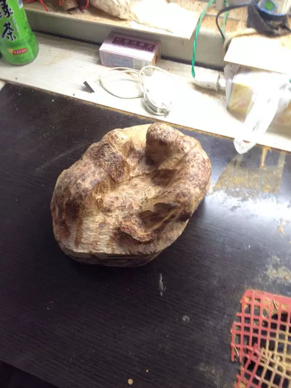崖柏豹子雕刻打劈